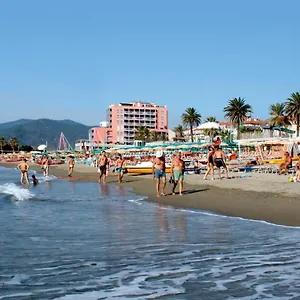 monolocale-fronte-mare.hotelitalianriviera.com/